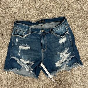 Judy Blue shorts 1XL DISTRESSED